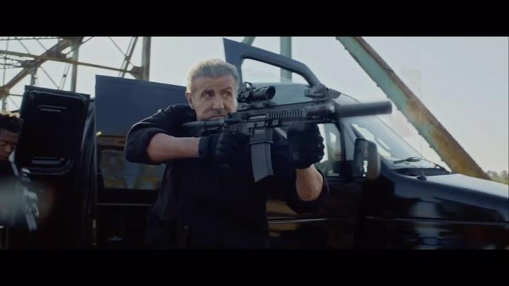 Криминальный триллер «Непробиваемые»
